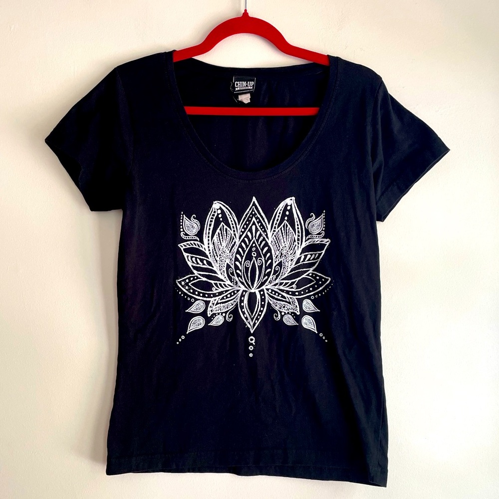 Chin Up Apparel Scoop Neck Tee Shirt with Lotus Design Size M